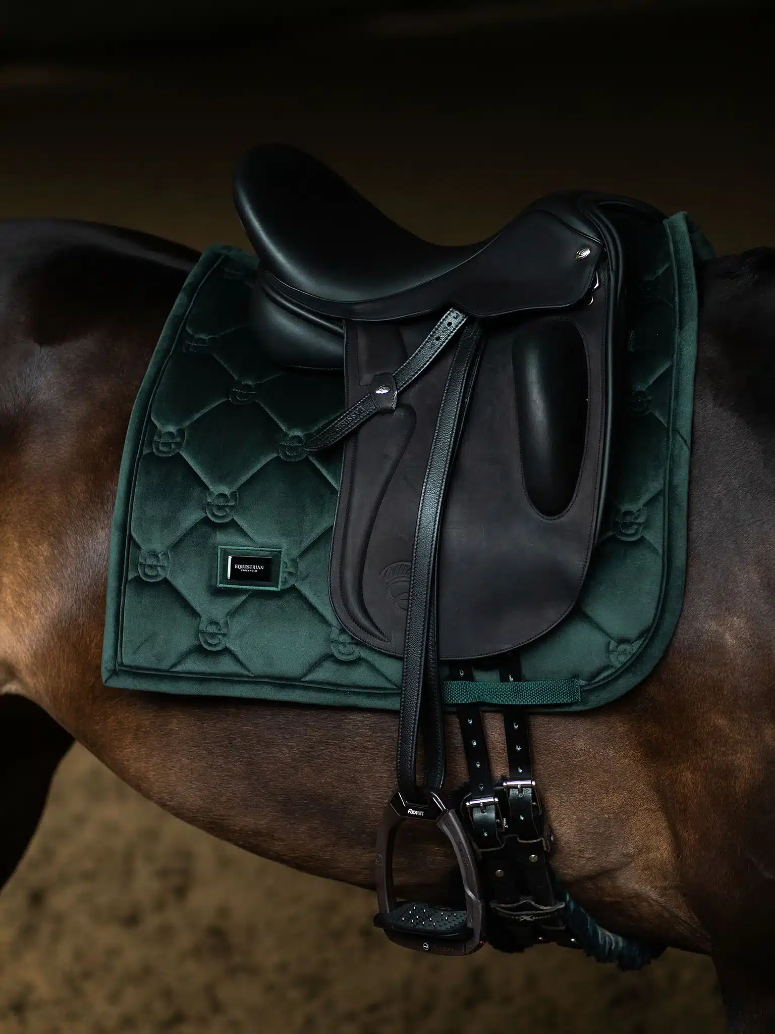Equestrian Stockholm Velvet Underlag - Sycamore Green - DR16"